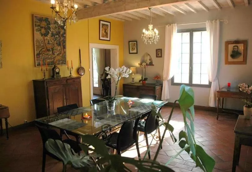Aamiaismajoitus (B&B) Domaine De La Queyssie