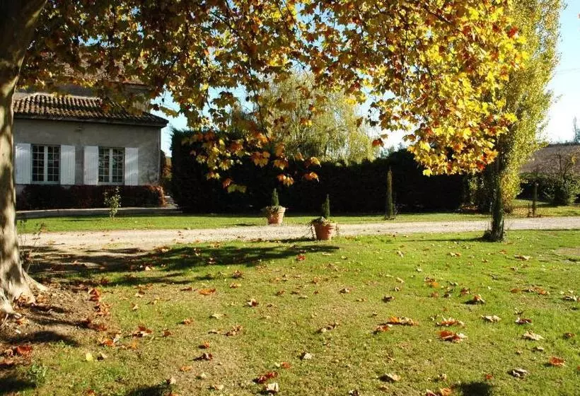 Aamiaismajoitus (B&B) Domaine De La Queyssie