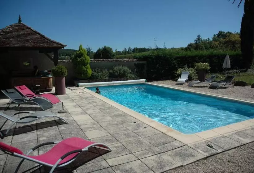 Aamiaismajoitus (B&B) Domaine De La Queyssie
