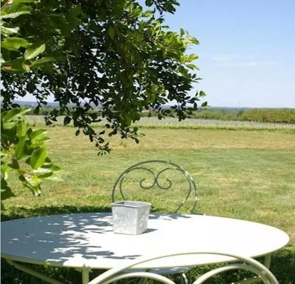 Aamiaismajoitus (B&B) Domaine De La Queyssie