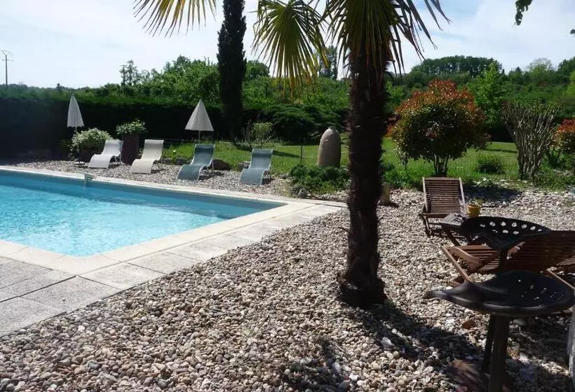 Aamiaismajoitus (B&B) Domaine De La Queyssie