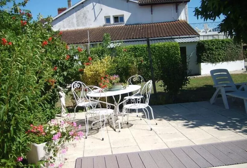 Aamiaismajoitus (B&B) Le Chalet Des Vignes