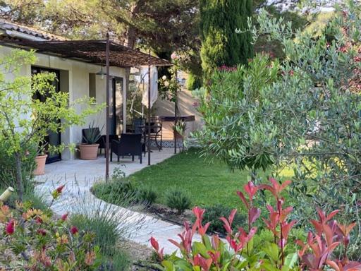 مبيت وإفطار Le Clos De La Chèvre Sud