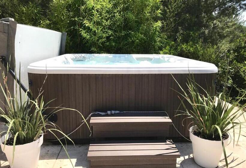 مبيت وإفطار Le Clos De La Chèvre Sud