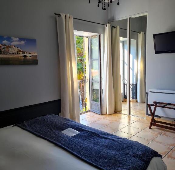 تختخواب و صبحانه Lyon Faubourg   Saint Priest