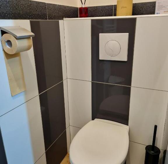 تختخواب و صبحانه Lyon Faubourg   Saint Priest