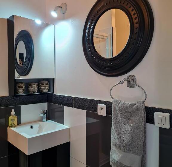 تختخواب و صبحانه Lyon Faubourg   Saint Priest