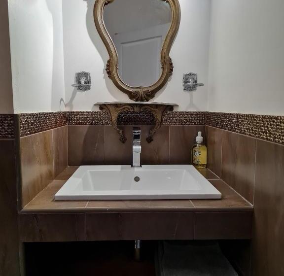 تختخواب و صبحانه Lyon Faubourg   Saint Priest