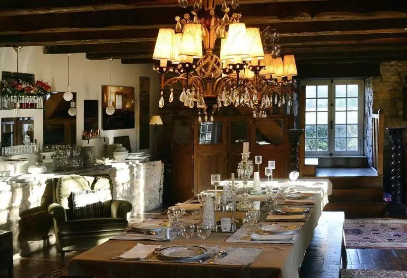 Aamiaismajoitus (B&B) Maison D'hôtes La Singulière