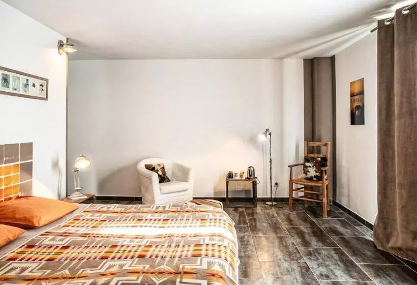 Aamiaismajoitus (B&B) Mas De Bouvet En Camargue