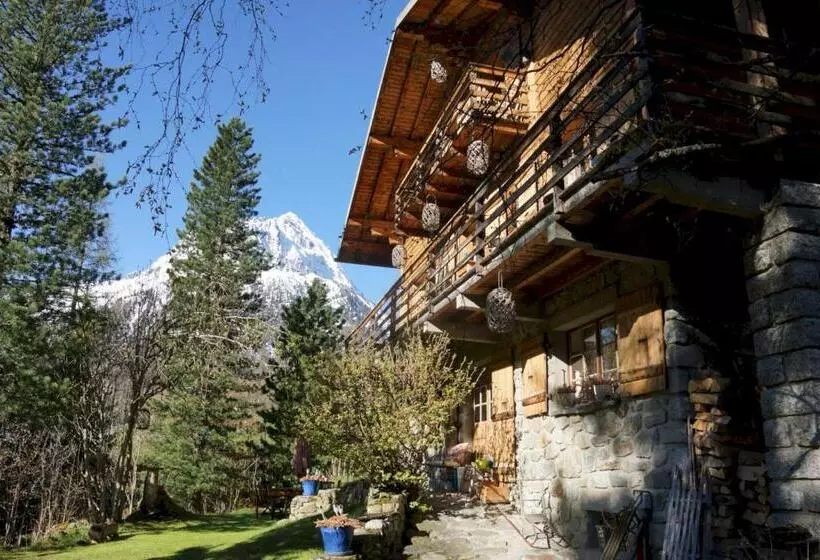 تختخواب و صبحانه The Guest House