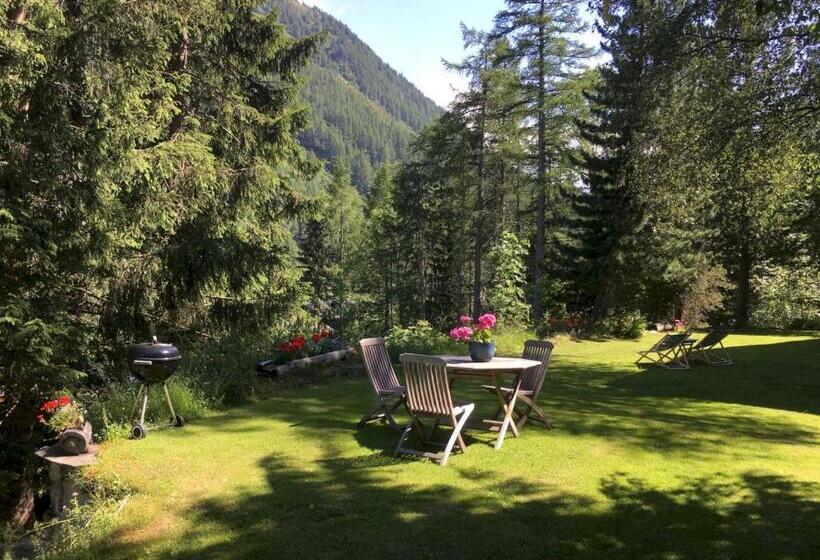 تختخواب و صبحانه The Guest House