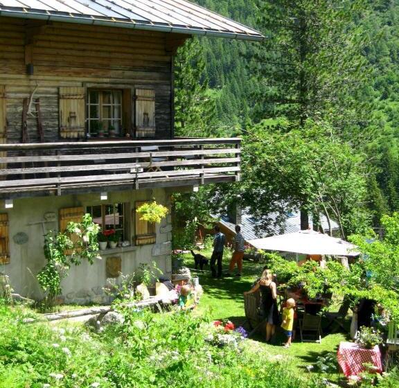 تختخواب و صبحانه The Guest House