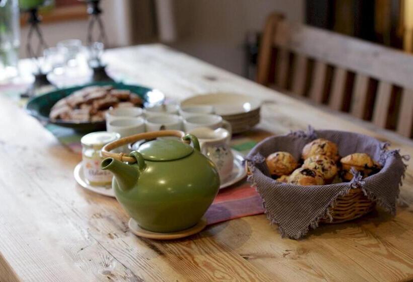 تختخواب و صبحانه The Guest House