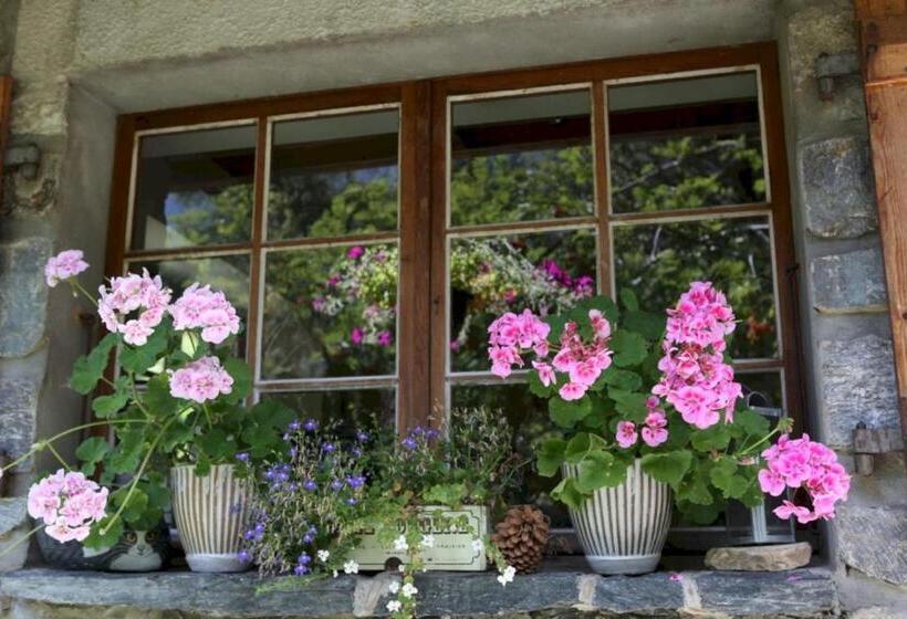 تختخواب و صبحانه The Guest House