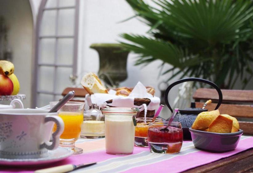 تختخواب و صبحانه Vue Sur Cour