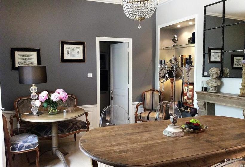 تختخواب و صبحانه Vue Sur Cour