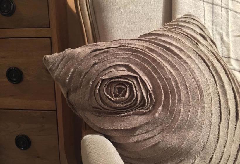 تختخواب و صبحانه Vue Sur Cour