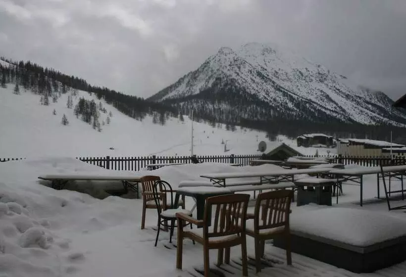 هتل Chalet Hôtel La Rafale