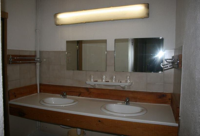 هتل Chalet Hôtel La Rafale