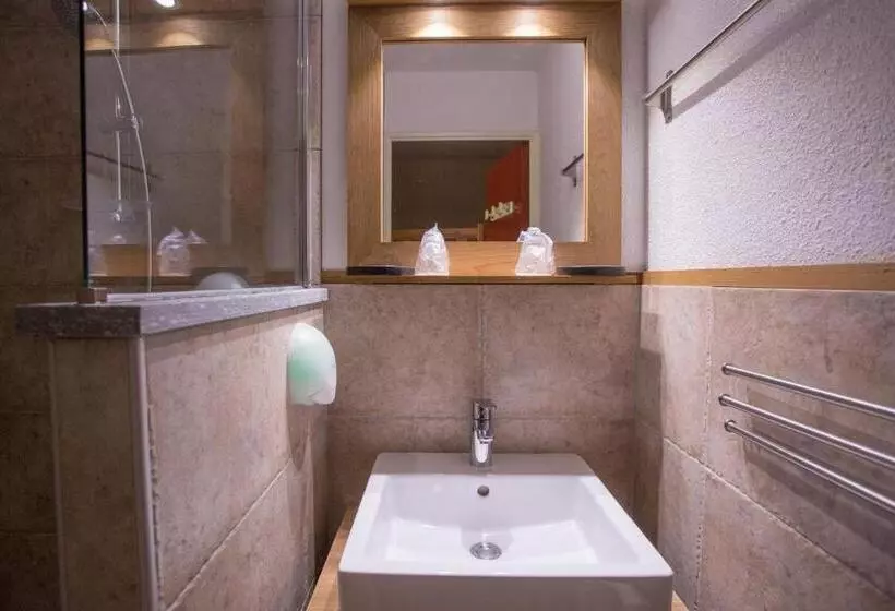 Hotelli Hôtel L Echaillon