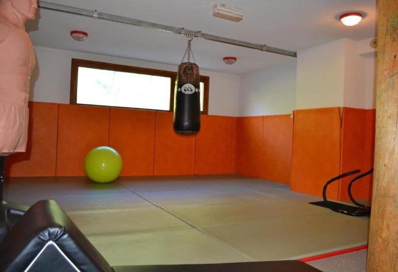 Отель Hôtel Le Grand Fond