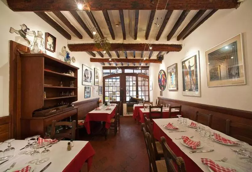 Hotelli Hôtel Les Arcades
