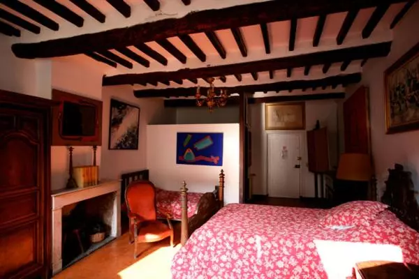 Hotelli Hôtel Les Arcades