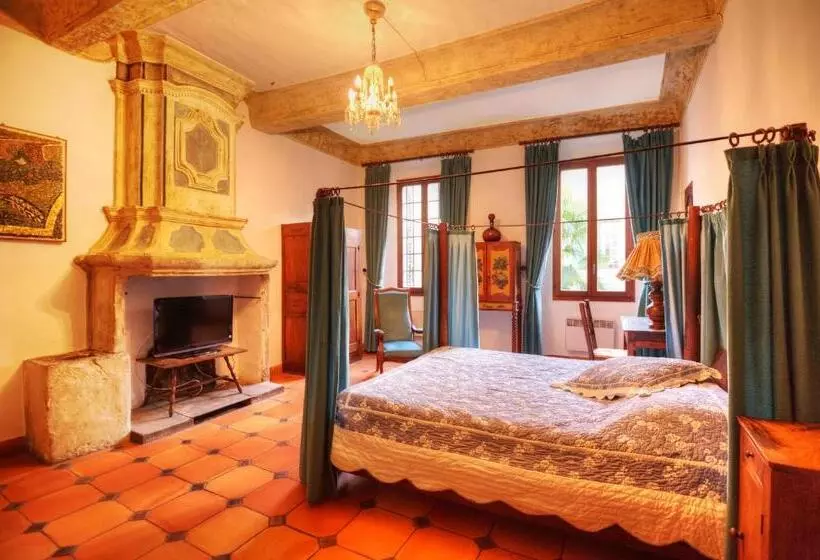 Hotelli Hôtel Les Arcades