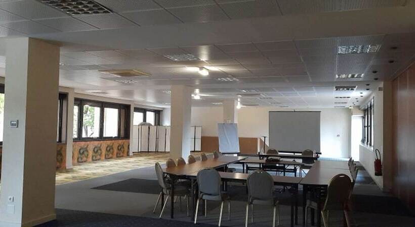 בית מלון כפרי Kyriad Direct Montauban Centre