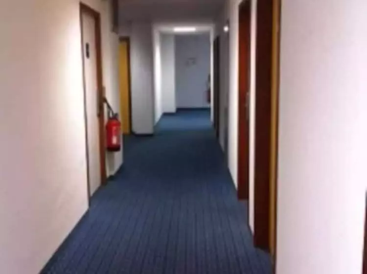 هتل Kyriad Direct Montauban Centre