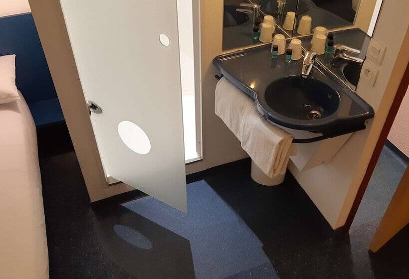 בית מלון כפרי Kyriad Direct Montauban Centre