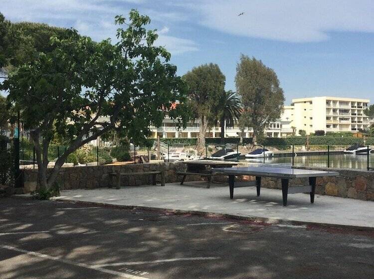 استراحتگاه Camping Les Cigales