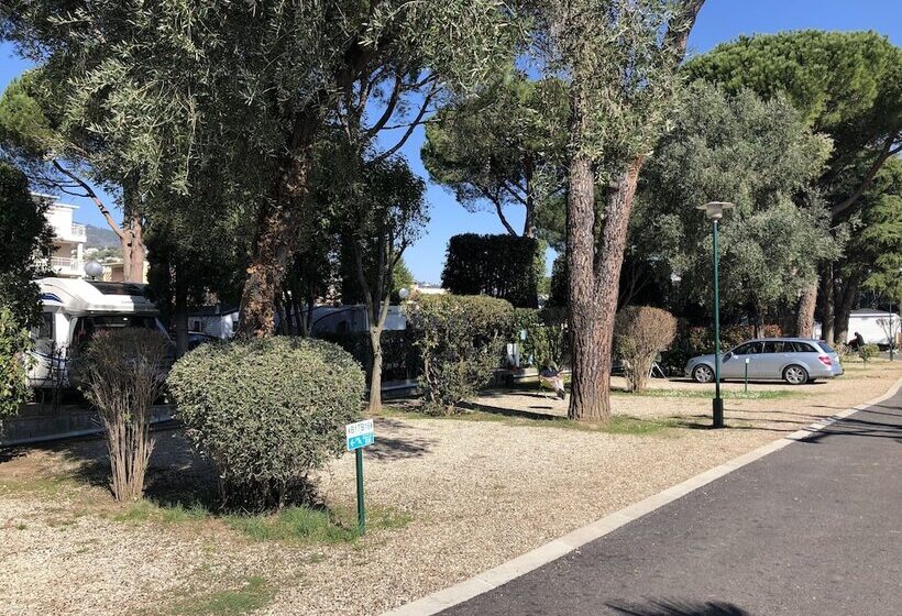 استراحتگاه Camping Les Cigales