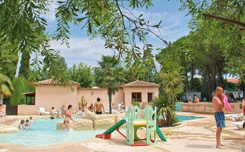 استراحتگاه Camping Les Cigales