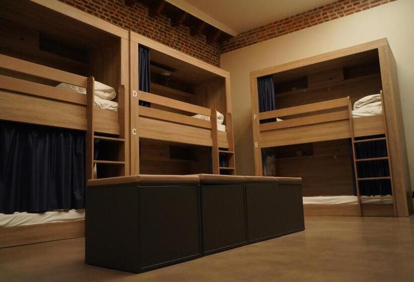 הוסטל The People Lille