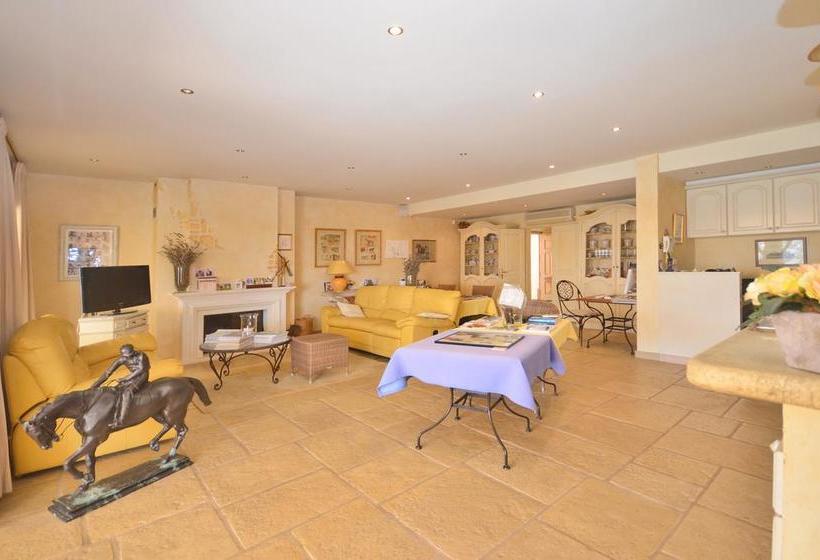 Les Cavaliers De Saint Paul B&b