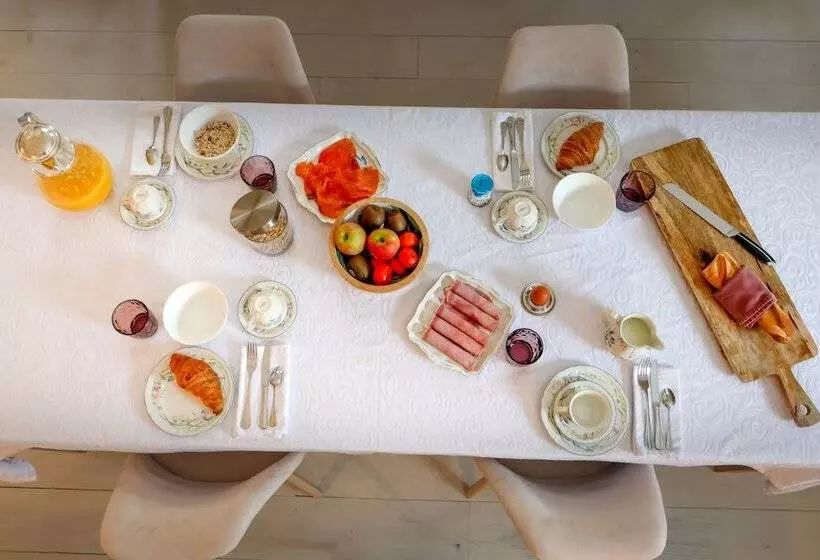 تختخواب و صبحانه Maison De La Pra