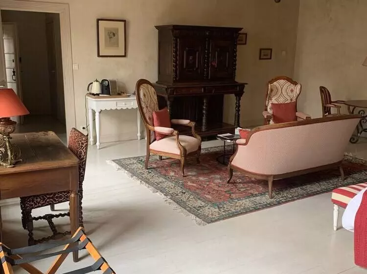 تختخواب و صبحانه Maison De La Pra