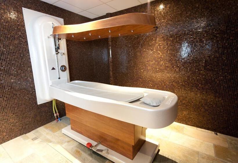 ホテル Château De La Falque, The Originals Relais