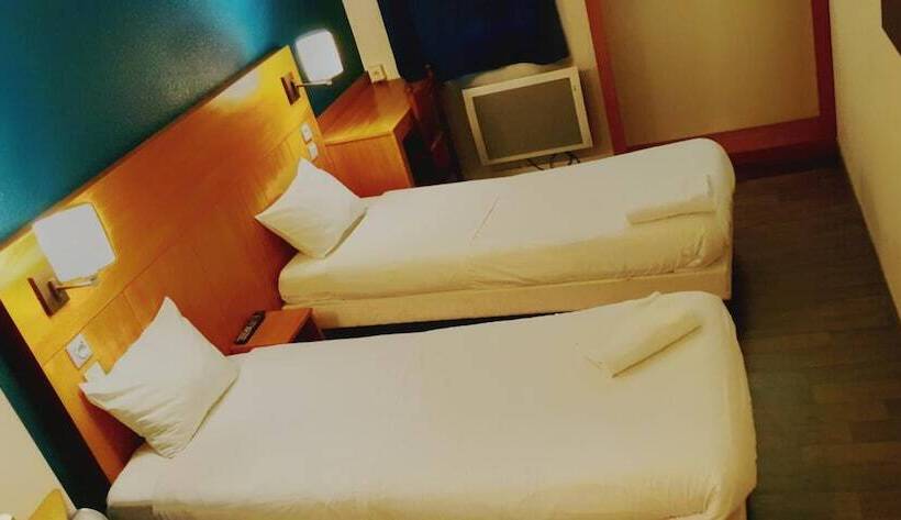 Отель Glisy Hôtel