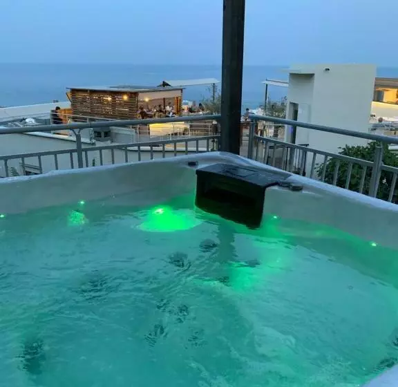 ホテル Calavita Rooftop & Spa