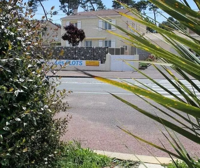ホテル Hôtel Résidence Les Flots