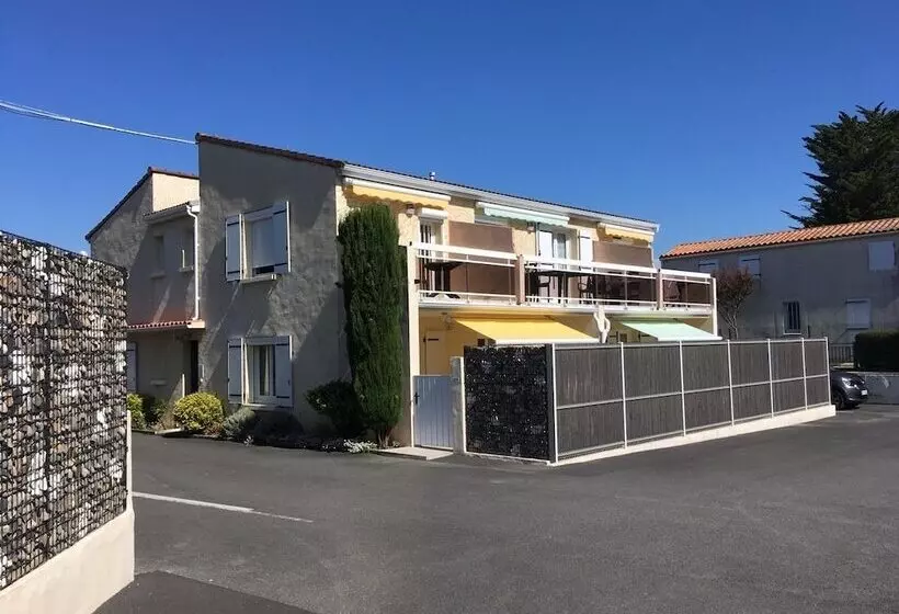 ホテル Hôtel Résidence Les Flots