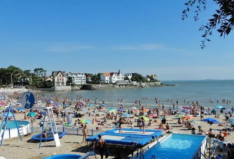 ホテル Hôtel Résidence Les Flots