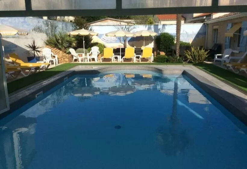 ホテル Hôtel Résidence Les Flots