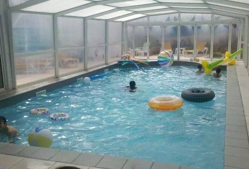 ホテル Hôtel Résidence Les Flots