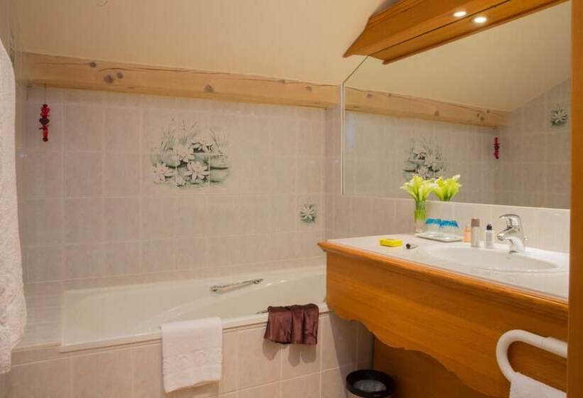 ホテル L Ancolie Chalet Du Lac