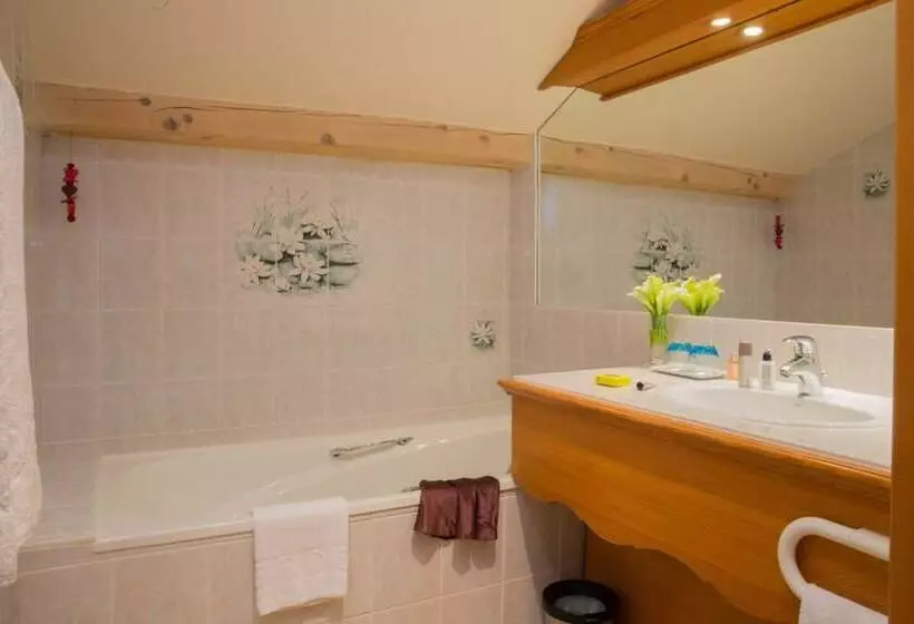 ホテル L Ancolie Chalet Du Lac
