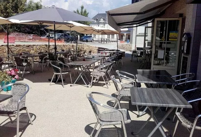 Hotelli Logis Hôtel Restaurant L Oustal